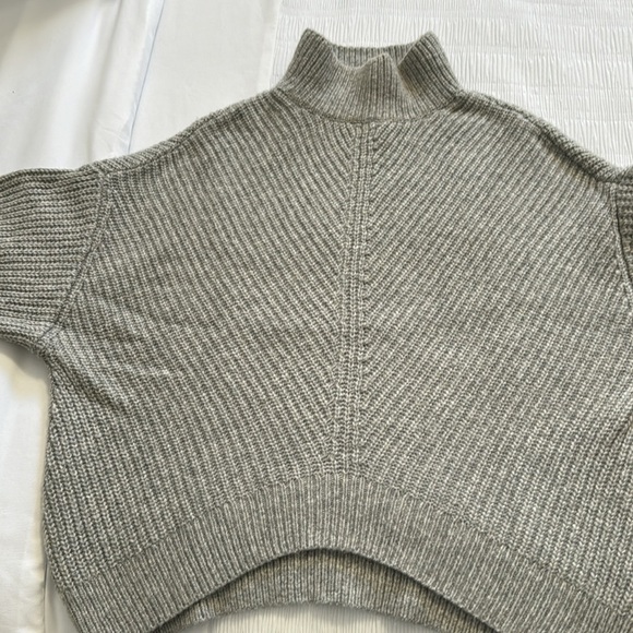 Express -Size XS- grey sweater - Picture 7 of 9